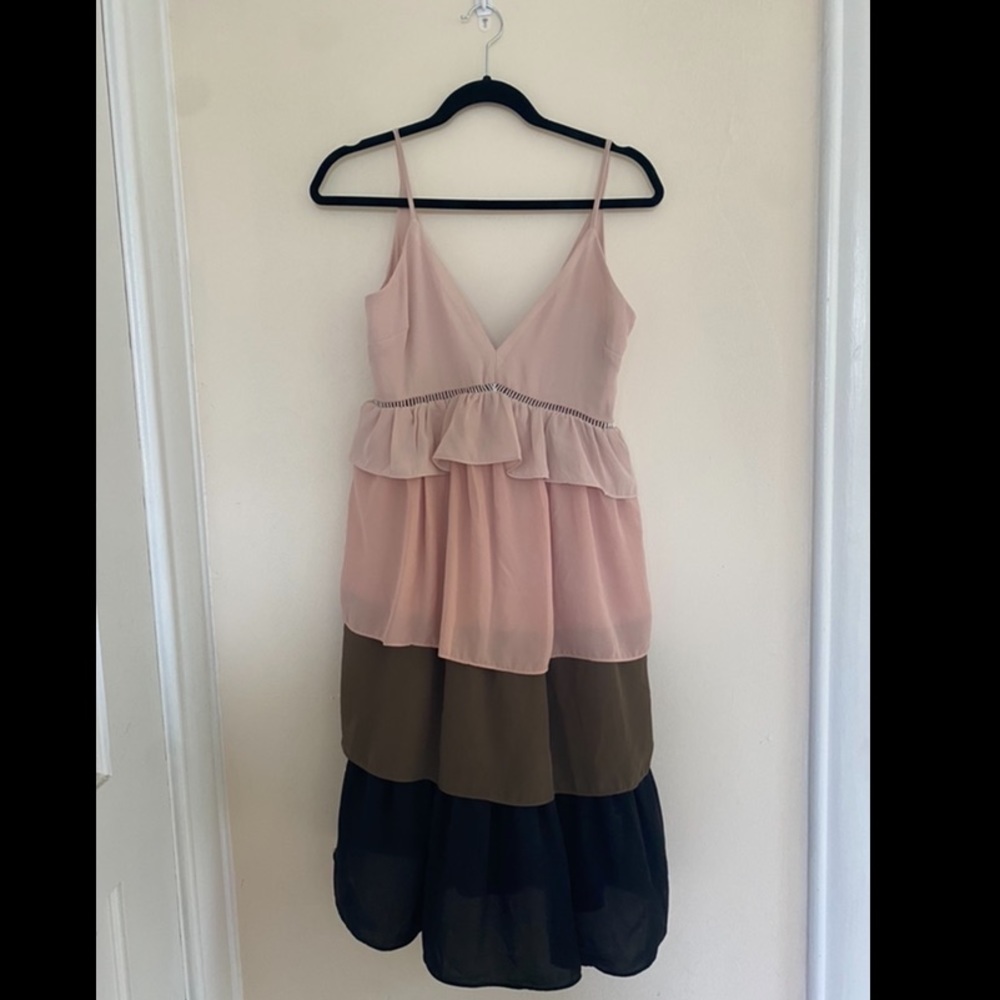 NWOT Gianni Bini multi tiered dress